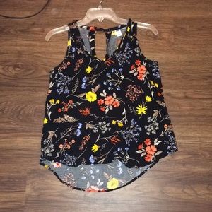 Adorable Old Navy floral top